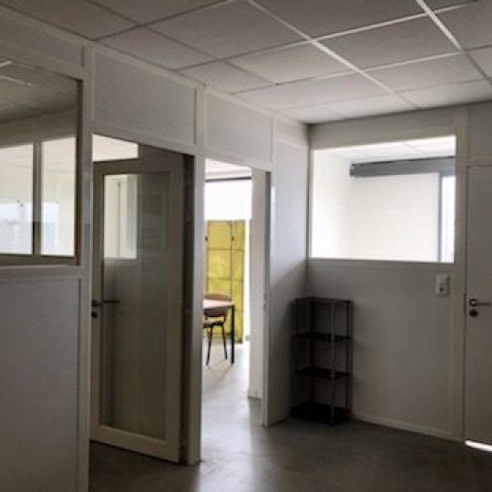  Annonces STROYES : Local / Bureau | ROSIERES-PRES-TROYES (10430) | 95 m2 | 1 300 € 