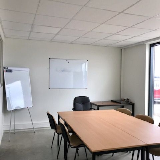  Annonces STROYES : Local / Bureau | ROSIERES-PRES-TROYES (10430) | 95 m2 | 1 300 € 