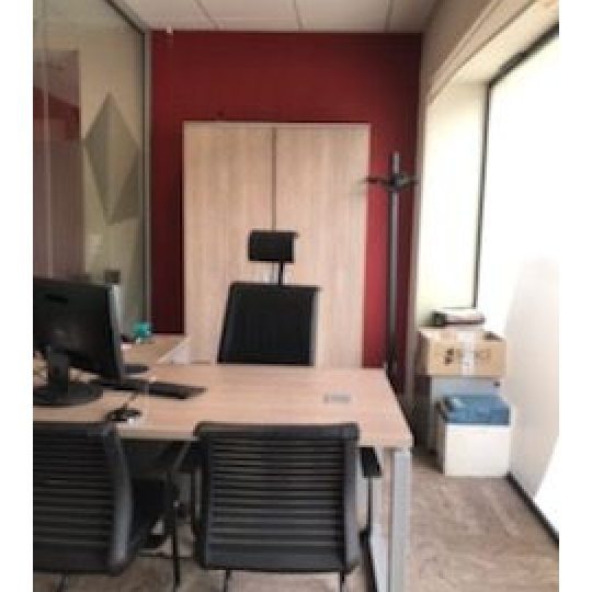  Annonces STROYES : Local / Bureau | TROYES (10000) | 90 m2 | 3 000 € 