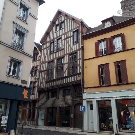  Annonces STROYES : Appartement | TROYES (10000) | 33 m2 | 375 € 