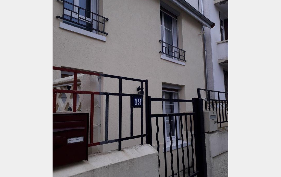 Annonces STROYES : Maison / Villa | TROYES (10000) | 88 m2 | 855 € 